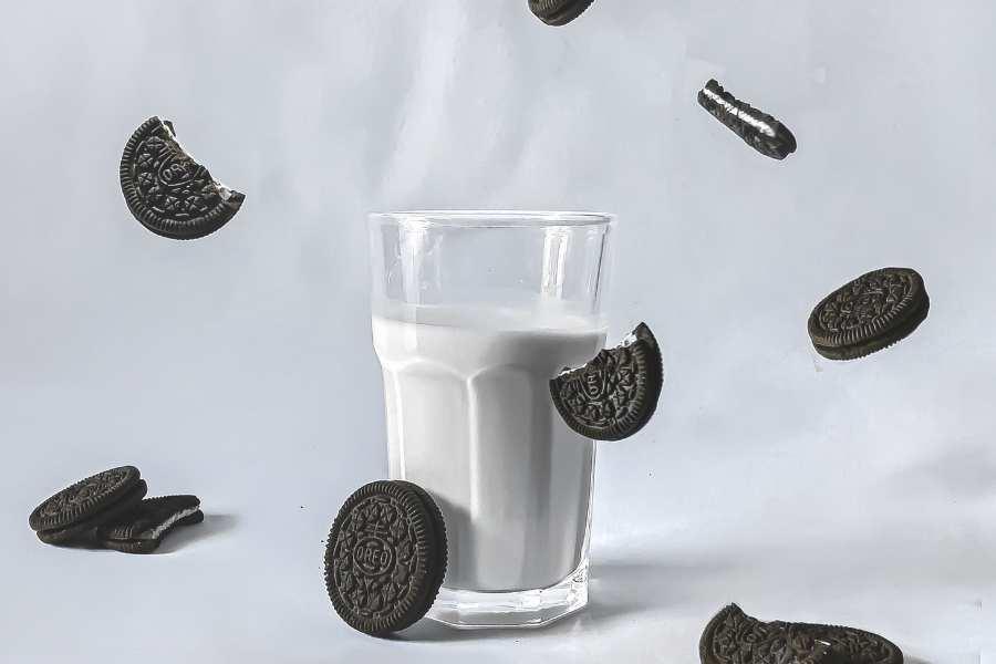 Trong một chiếc bánh oreo truyền thống vị kem vani cơ bạn có mức calo khoảng 67 kcal.