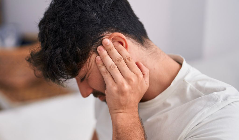 Mọc mụn ở tai đau nhức có nguy hiểm không và cần làm gì? 1