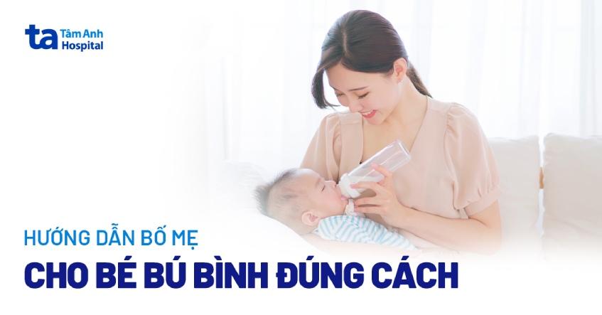 Tư thế cho bé bú bình đúng cách