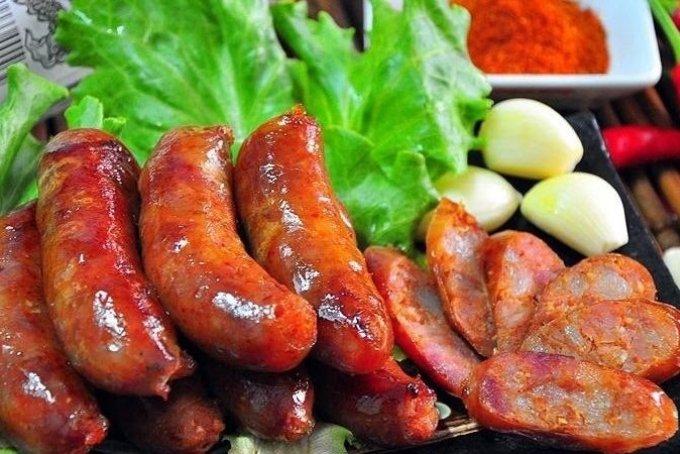 Cách làm lạp xưởng tươi ngon tại nhà với màu đỏ đẹp mắt, cực kỳ đơn giản