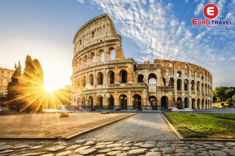 Đấu trường La Mã vẫn đứng hiên ngang dưới thành cổ Roma - Eurotravel