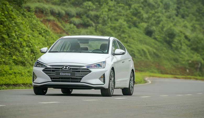 Giá bán xe Hyundai Elantra 2020