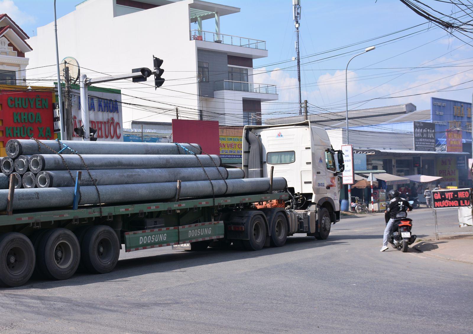 Nguy cơ mất an toàn giao thông tại ngã tư Đức Lập