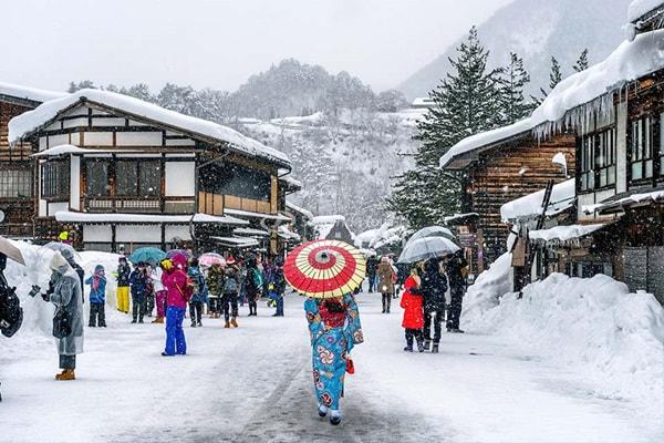 Mùa đông Nhật Bản phủ đầy tuyết trắng thu hút nhiều khách du lịch