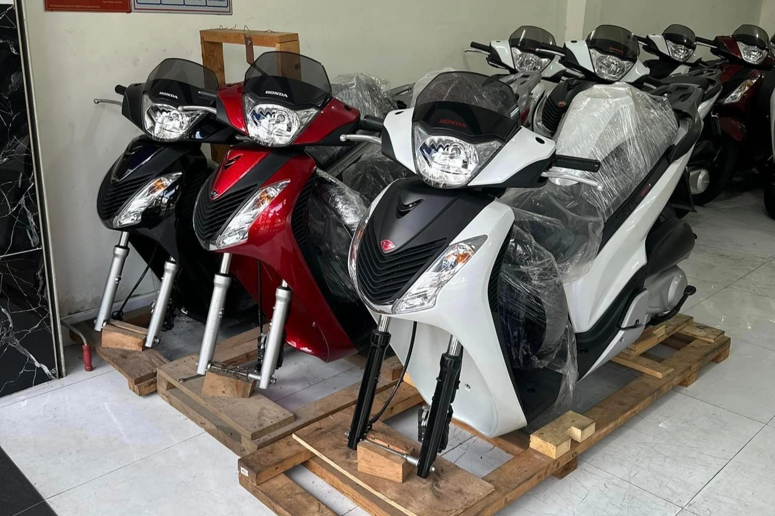 Choáng với giá bán lên tới 1,5 tỷ đồng cho một chiếc Honda SH 150i đời 2012