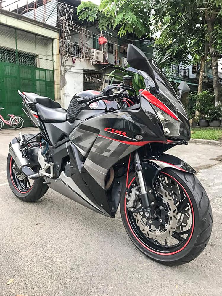 Honda CBR150R độ dàn áo CBR300R cùng dàn chân pkl cực chất