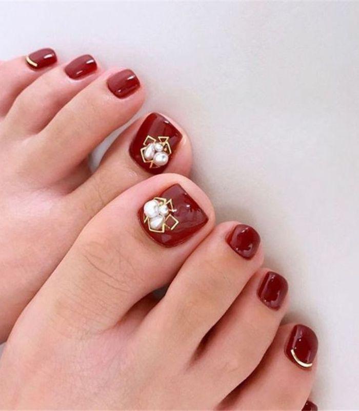 Những mẫu nail chân đi biển dành cho mùa hè 2023