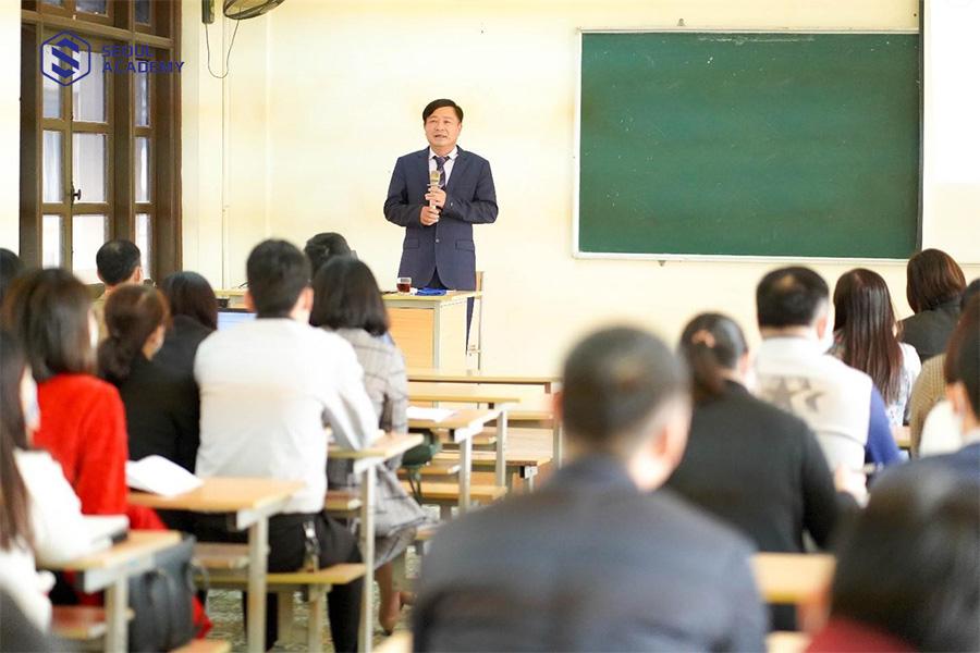 Muốn làm giảng viên đại học thì học ngành gì? Điều kiện và tiêu chuẩn