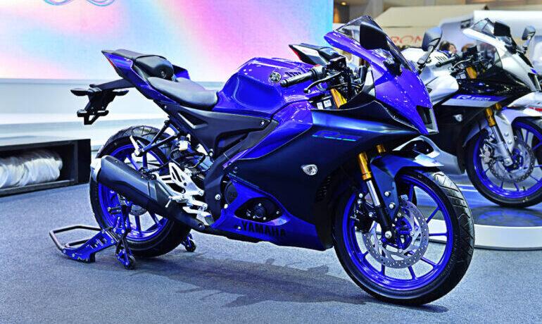 Giá xe Yamaha R15 V4 chính hãng tại Việt Nam là bao nhiêu?