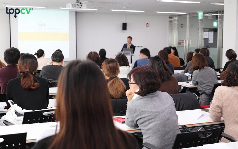 Seminar là gì? 6 bước tổ chức một buổi Seminar thành công