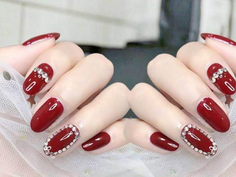 Khám phá những mẫu nail màu đỏ rượu cực đẹp và quý phái