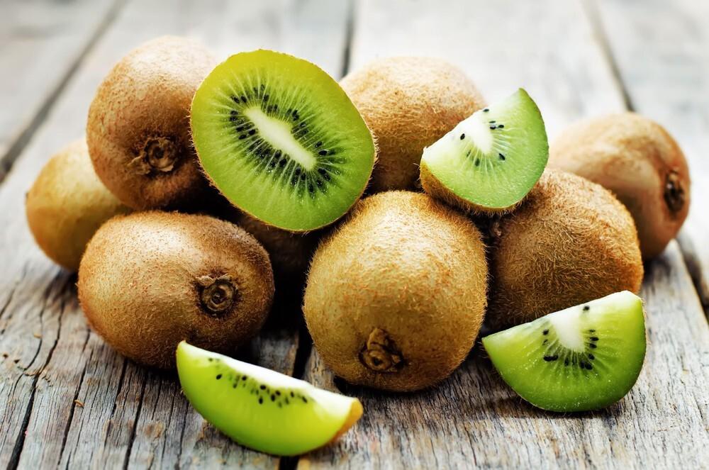 6 cách gọt kiwi đẹp chuẩn như đầu bếp, không nát, không chảy nước