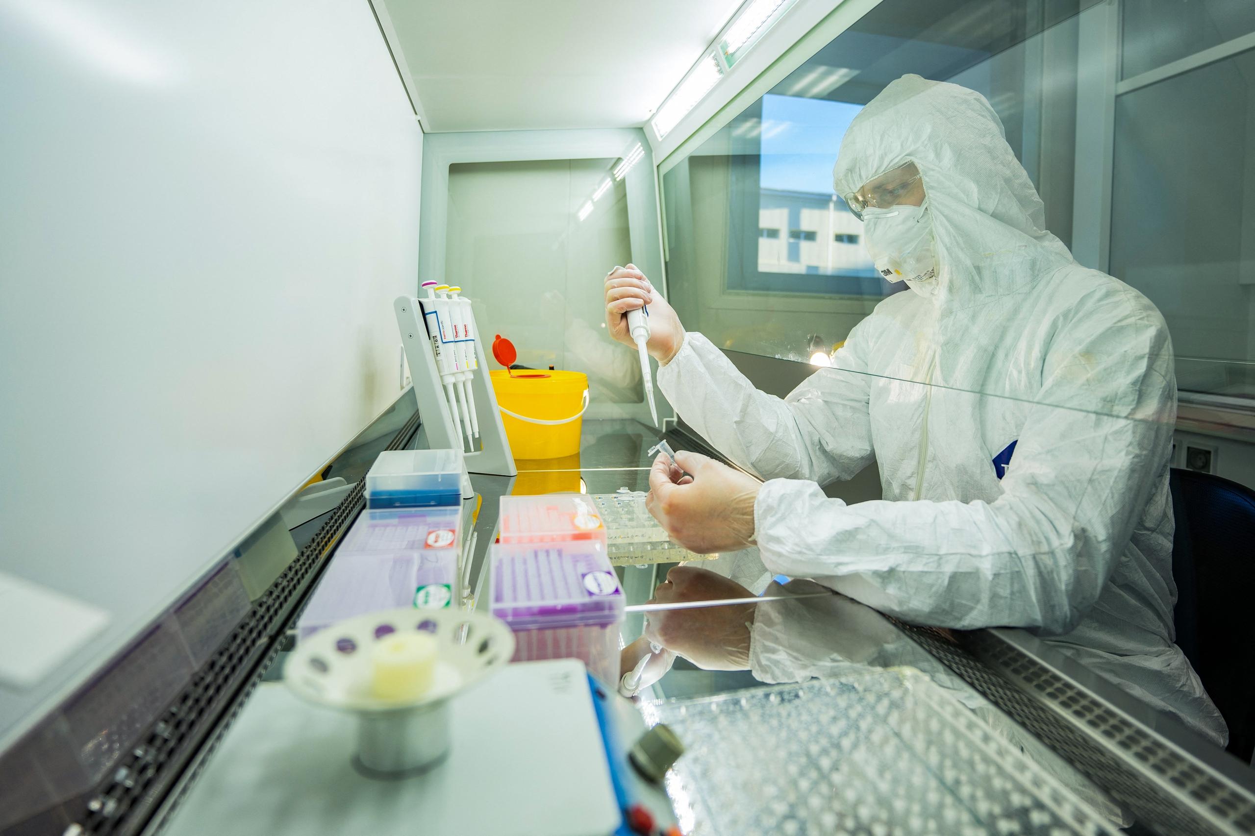 Nga sản xuất 3 lô vắc xin ung thư mRNA đầu tiên