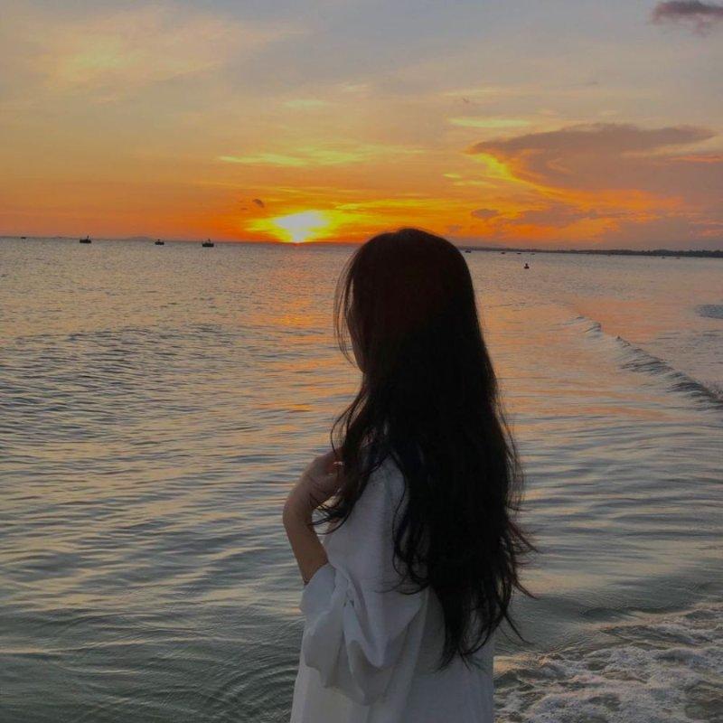 1001 cách tạo dáng chụp ảnh đi biển cho nữ nghệ thuật đẹp nhất