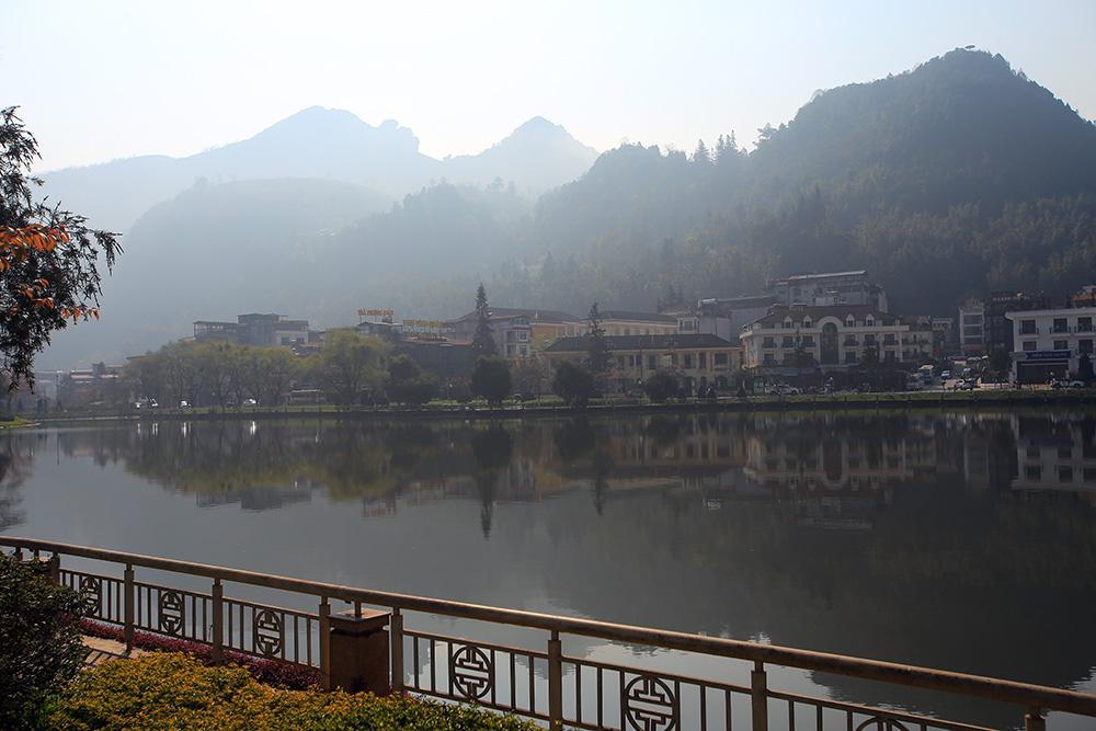 Sapa thị trấn sương mù trong ngày nắng đẹp