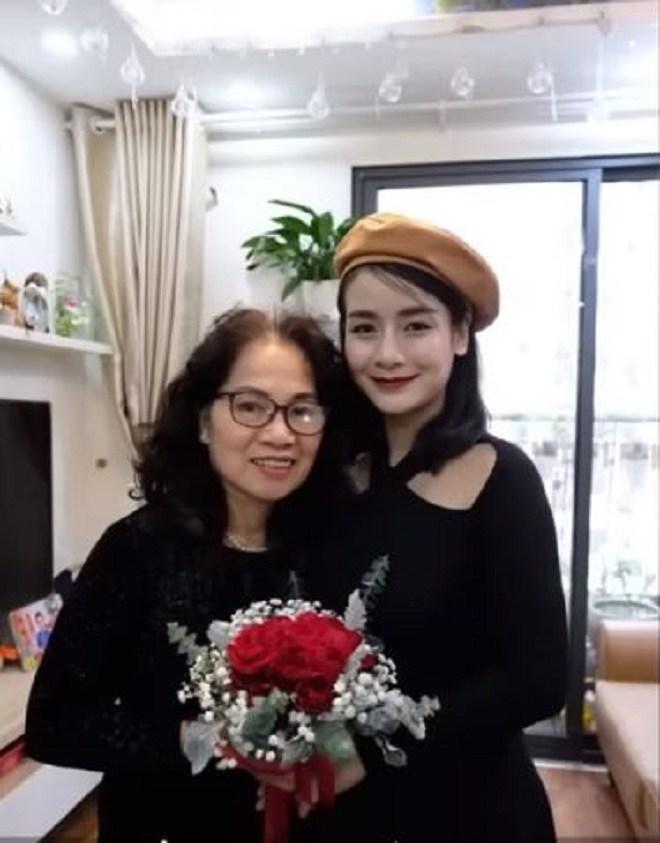 Chực khóc ngày đầu về ra mắt, “gái nạ dòng” nghẹn ngào trước tâm thư bố chồng viết sau 4 năm làm dâu