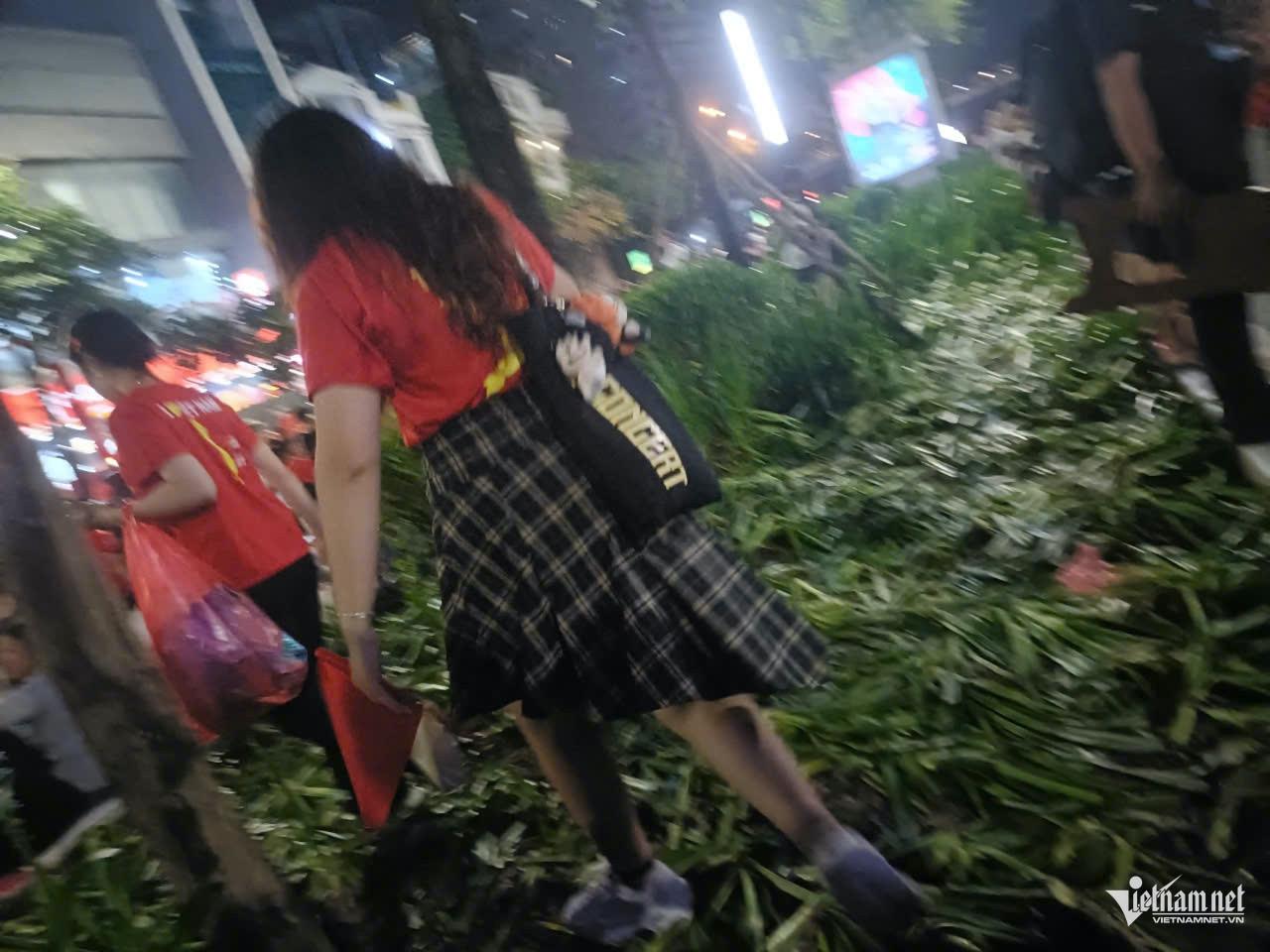 Vụ dân giẫm nát cây khi xem tổng hợp luyện: GĐ trung tâm thuộc Sở Xây dựng nói gì?