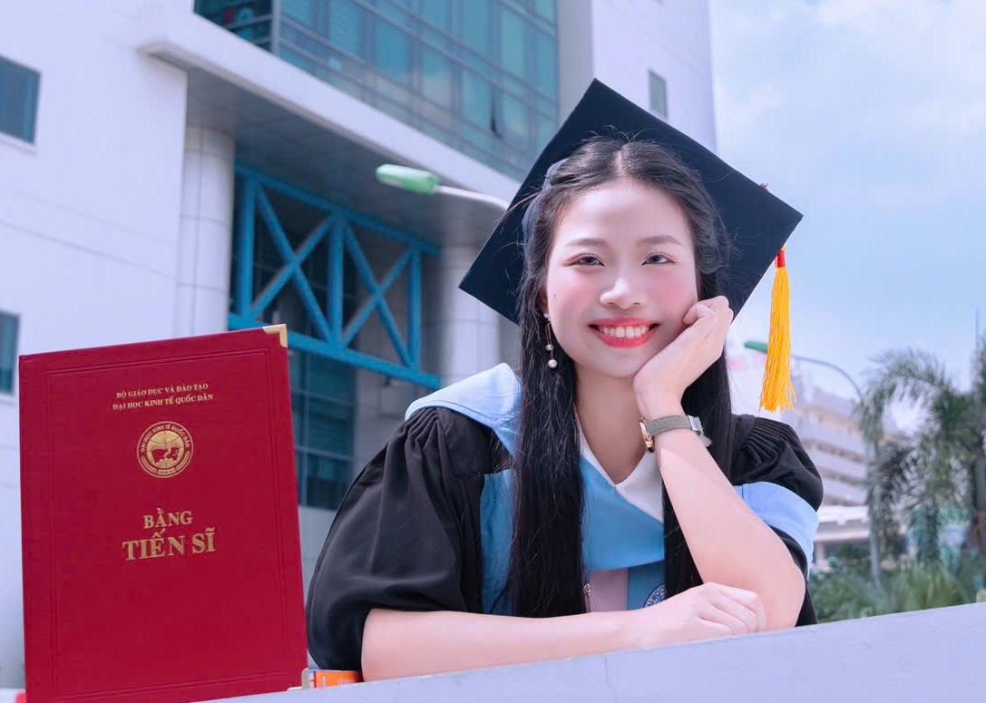 Cô gái sinh năm 2000 lấy bằng tiến sĩ sau 3,5 năm: 'Trường hợp hiếm có'