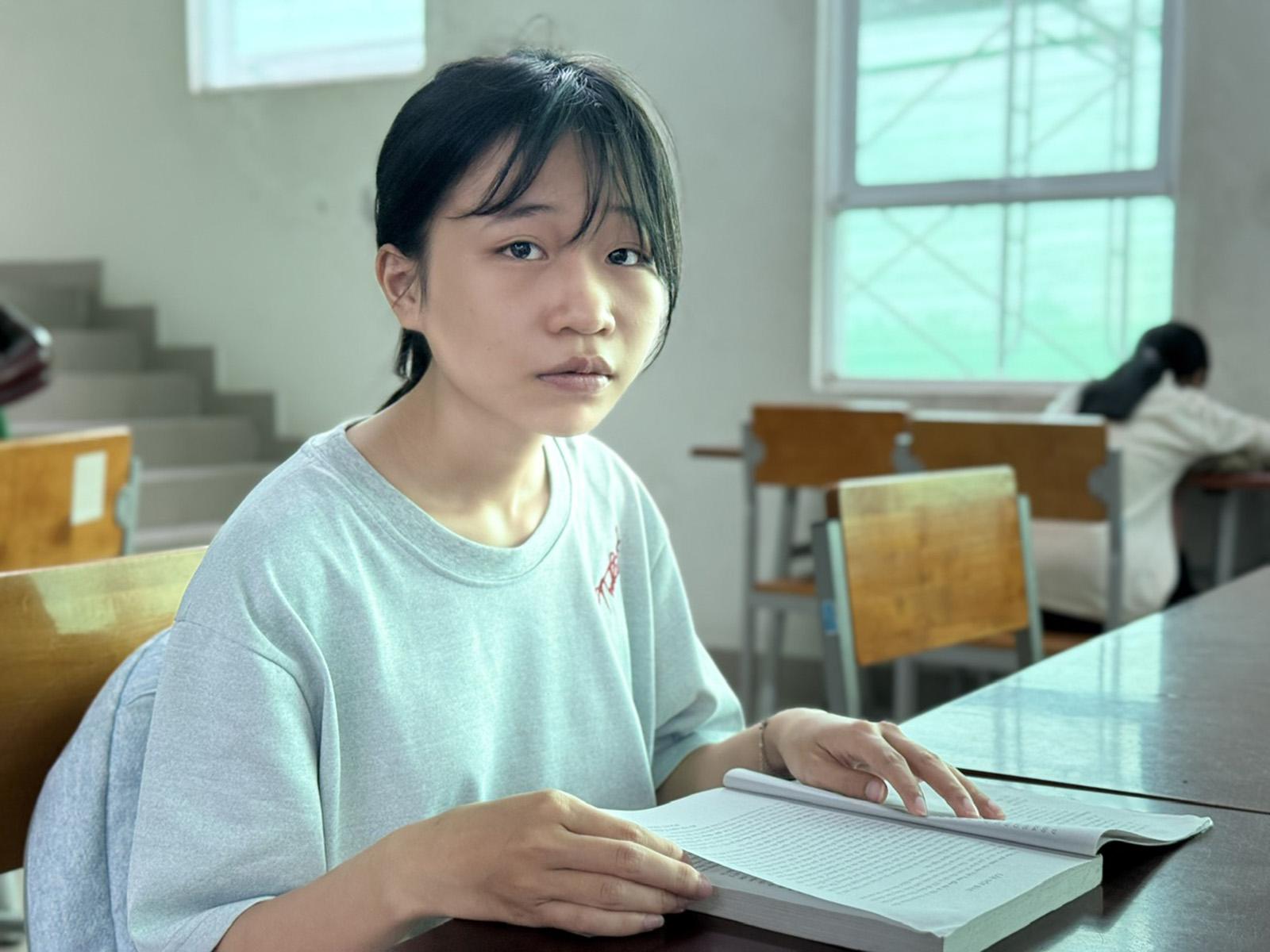 Nữ sinh nghèo vượt lên nghịch cảnh