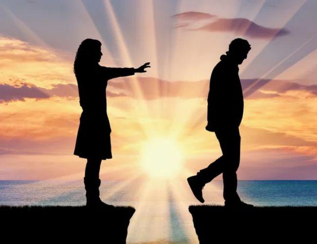 Những Biểu Hiện Của Việc Luỵ Tình Và Liều Thuốc Chữa Lành Hiệu Quả