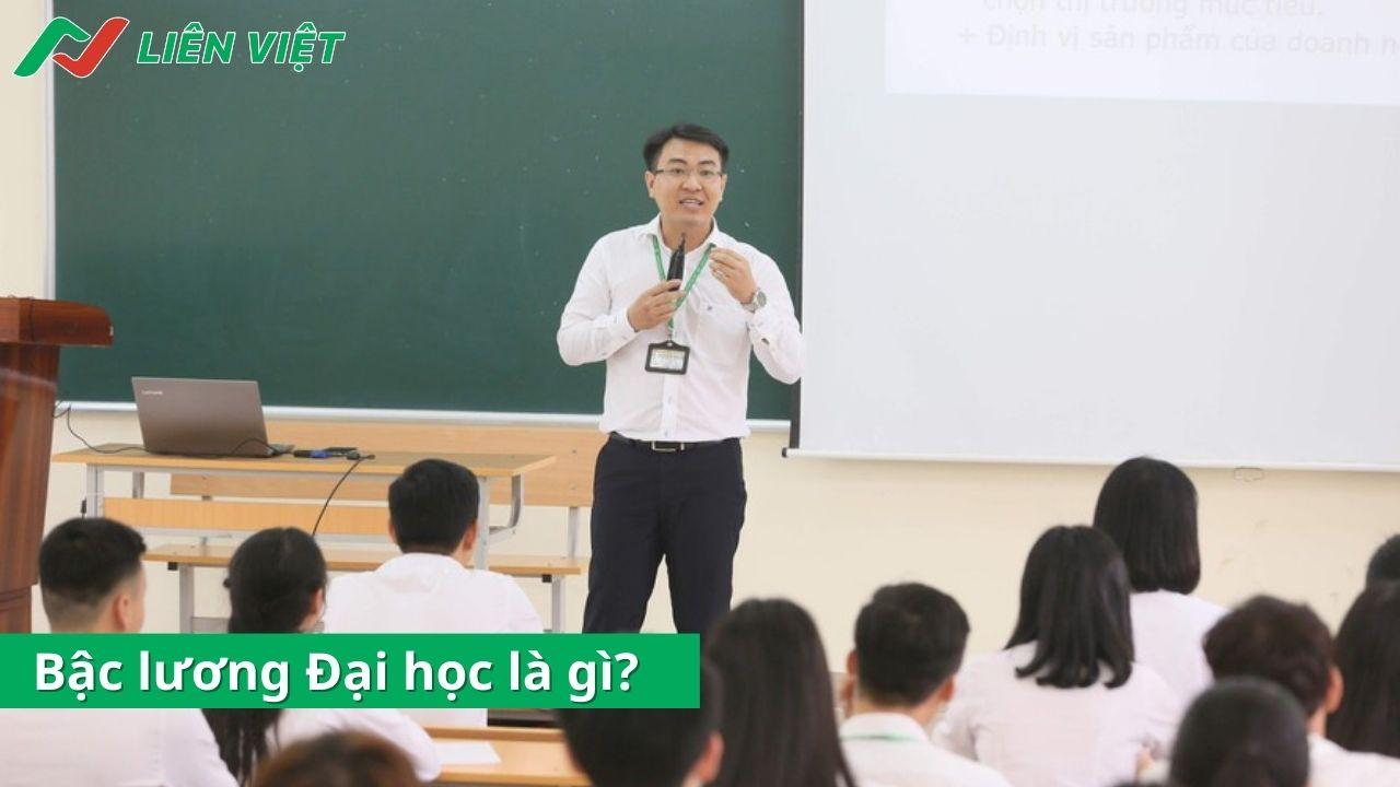 Hệ số lương bậc đại học và cách tính chi tiết nhất 2025