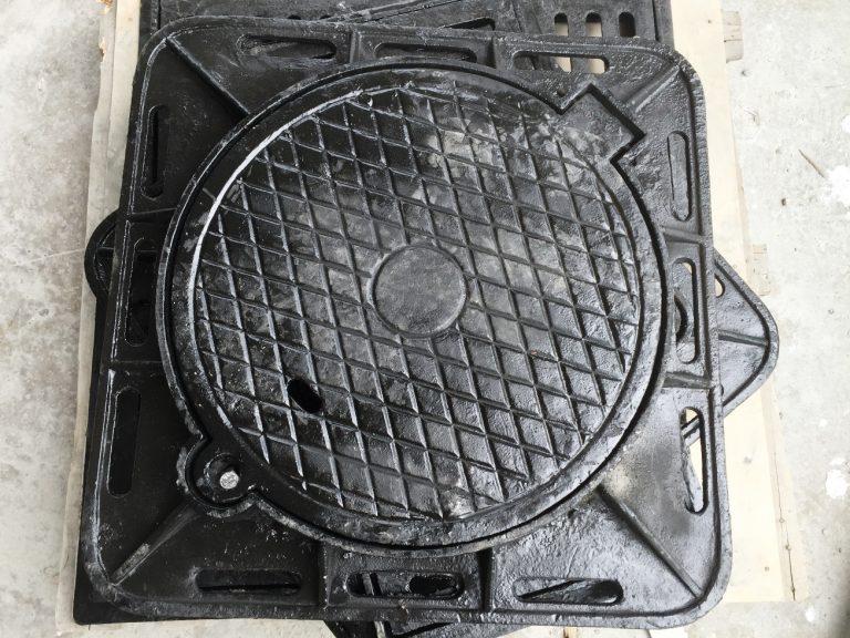 Nắp hố ga Tiếng Anh là gì ?