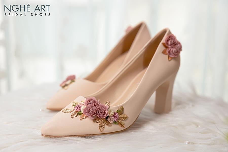 Giày cưới Nghé Art gót trụ đính hoa 427 nude