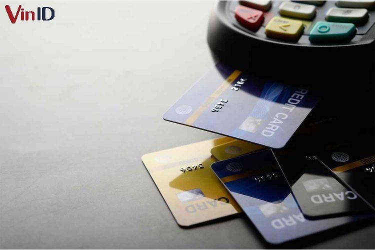 Thẻ Techcombank rút được bao nhiêu tiền? Hạn mức rút tiền của thẻ Techcombank