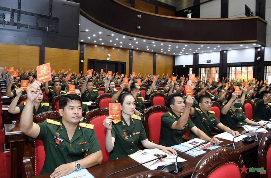 Sục sôi nhiệt huyết, cống hiến sức trẻ