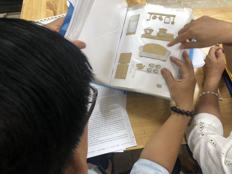 Hoàn thiện quy trình chế bản in sách giáo khoa hình và chữ nổi Braille</a>