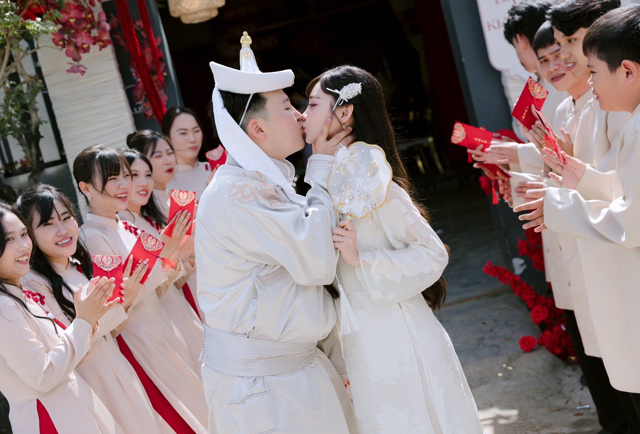 Chàng rể Mông Cổ mang sữa bò sang hỏi vợ Việt Nam