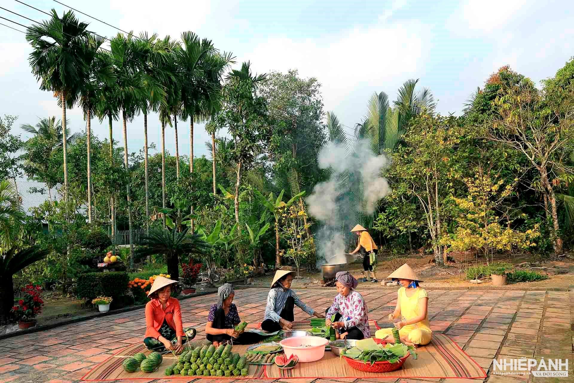 Triển lãm ảnh online "Phụ nữ - Tình yêu cuộc sống": Tôn vinh vẻ đẹp cuộc sống qua ống kính nữ nhiếp ảnh gia