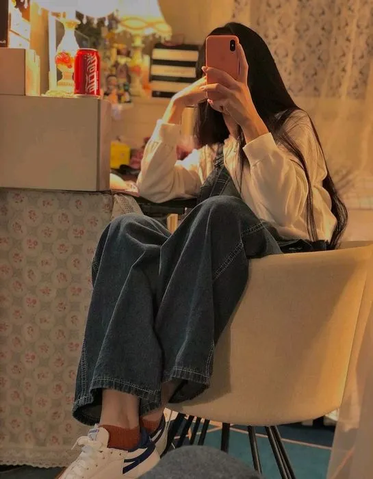 Khám Phá Xu Hướng Che Mặt Ảnh Chụp Trước Gương Chất Đang Gây Sốt