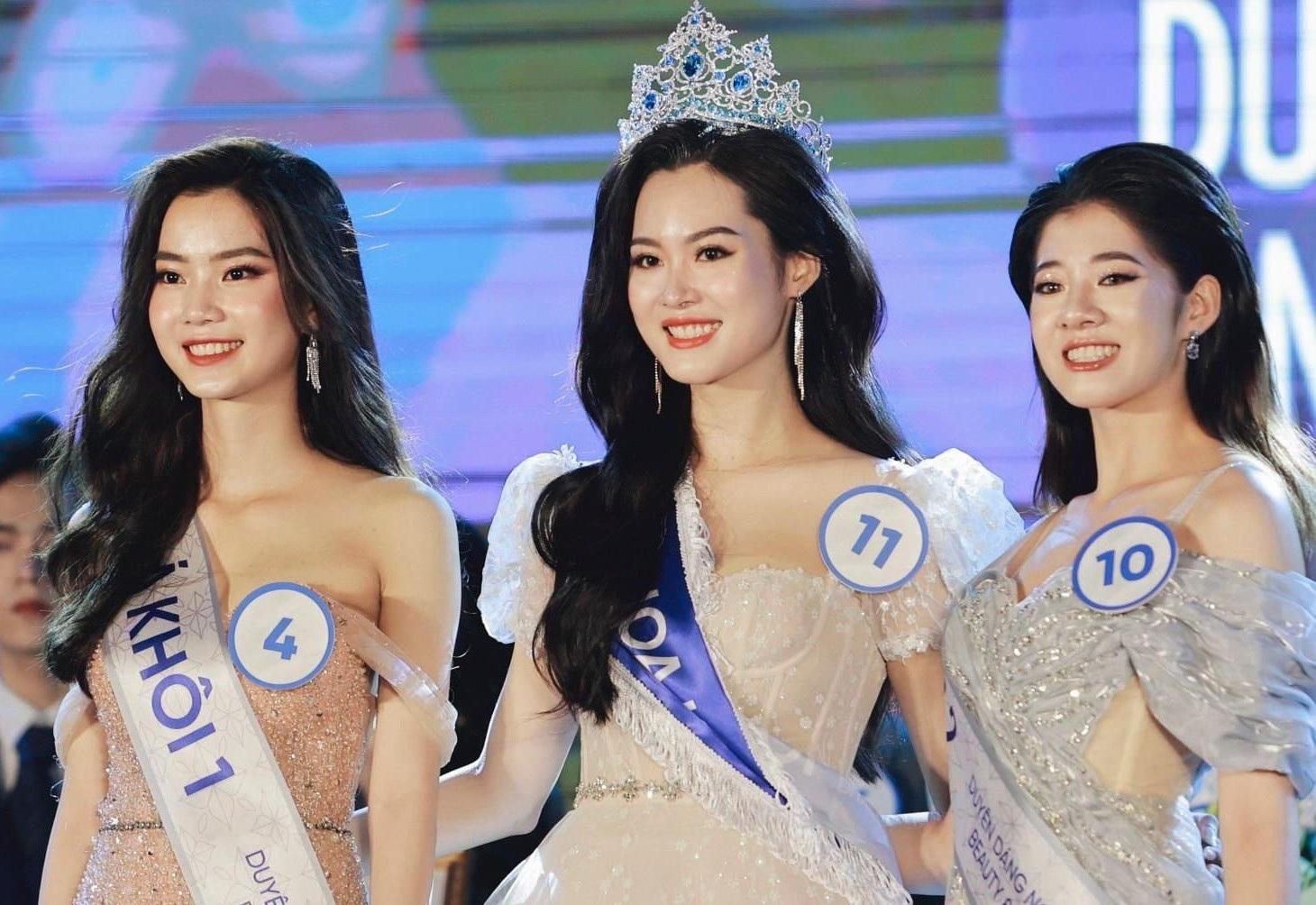 Hoa khôi Ngoại thương vừa đẹp vừa giỏi vẫn bị áp lực đồng trang lứa