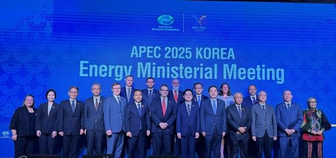 Hệ thống điện Việt Nam hiện nay đứng số 1 Đông Nam Á và nằm trong TOP 20 hệ thống điện lớn nhất trên thế giới về quy mô công suất