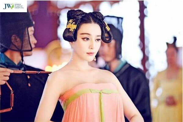 Tướng phụ nữ đa dâm, nhu cầu cao được nhận biết qua đặc điểm gì?