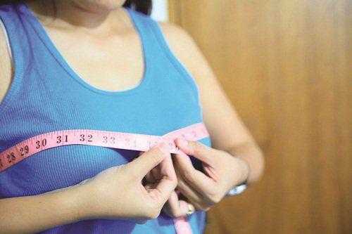 Mẹ lo lắng khi con gái lớp 4 có dấu hiệu dậy thì sớm