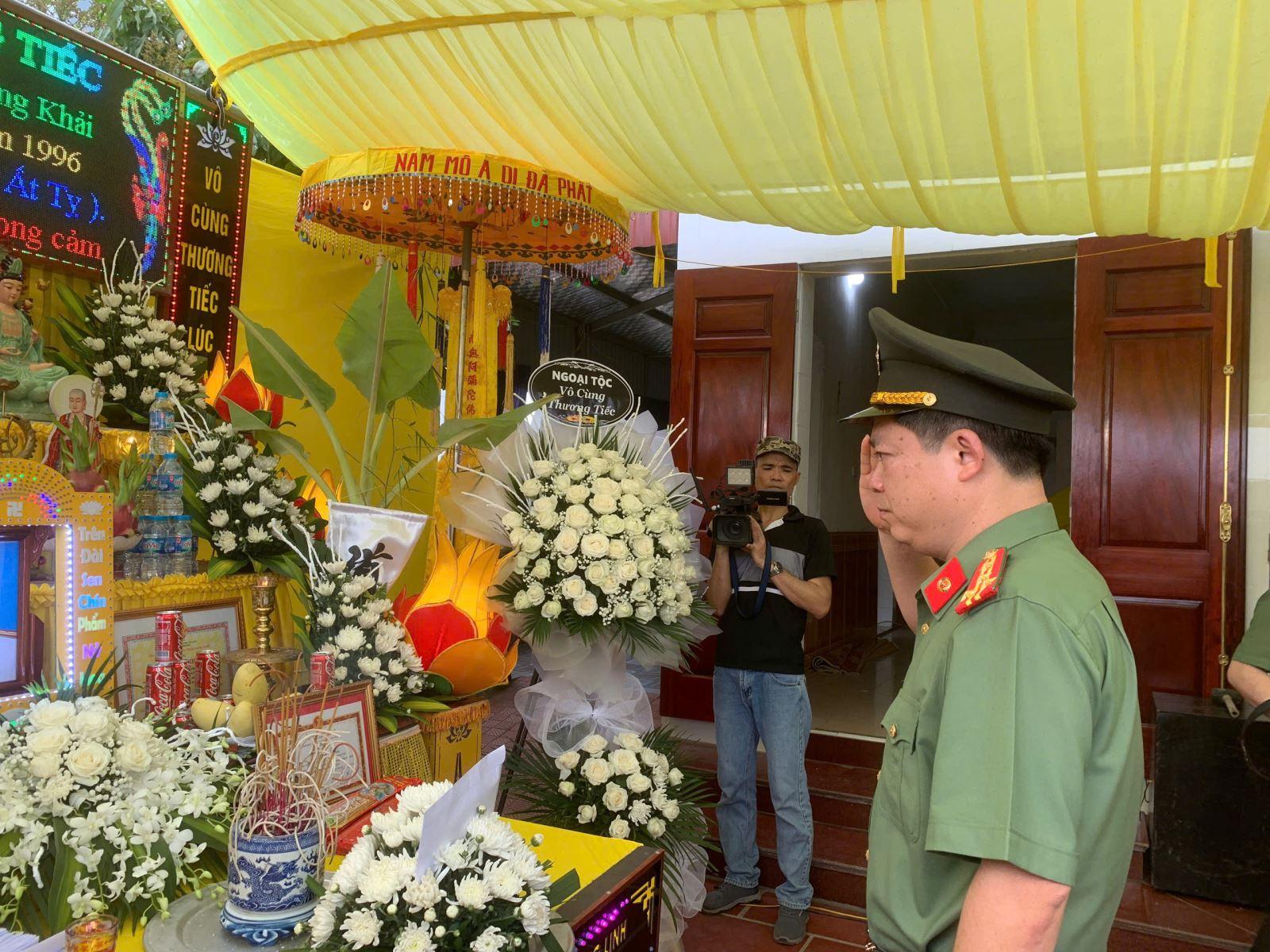 Tiếc thương đồng chí Thiếu tá Nguyễn Đăng Khải hy sinh khi làm nhiệm vụ