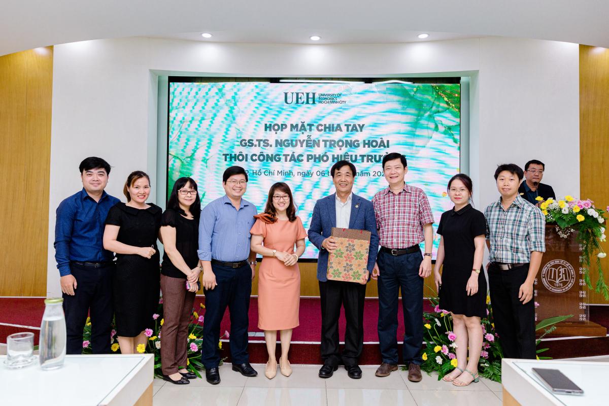 Dấu ấn hành trình 32 năm “luôn hướng về UEH” của GS.TS. Nguyễn Trọng Hoài
