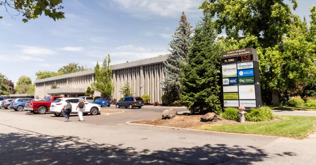 Chăm sóc Khẩn cấp hay Phòng Cấp cứu?