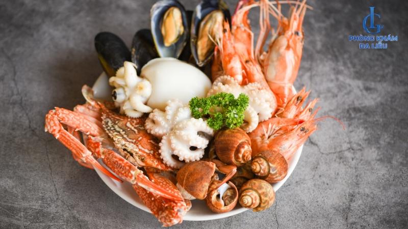 Ăn hải sản có bị sẹo lồi không? Lỡ ăn có sao không?