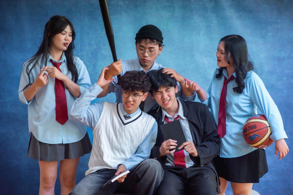 Kỷ yếu tiếng Anh là gì? Yearbook và những điều bạn chưa biết về văn hóa kỷ yếu phương Tây