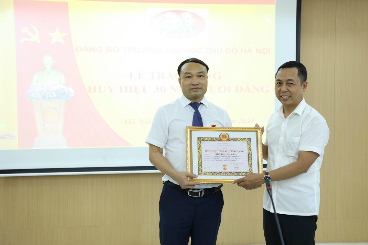 Ngành Chính trị học: Tên gọi ngành khiến thí sinh "e dè", trường khó tuyển sinh