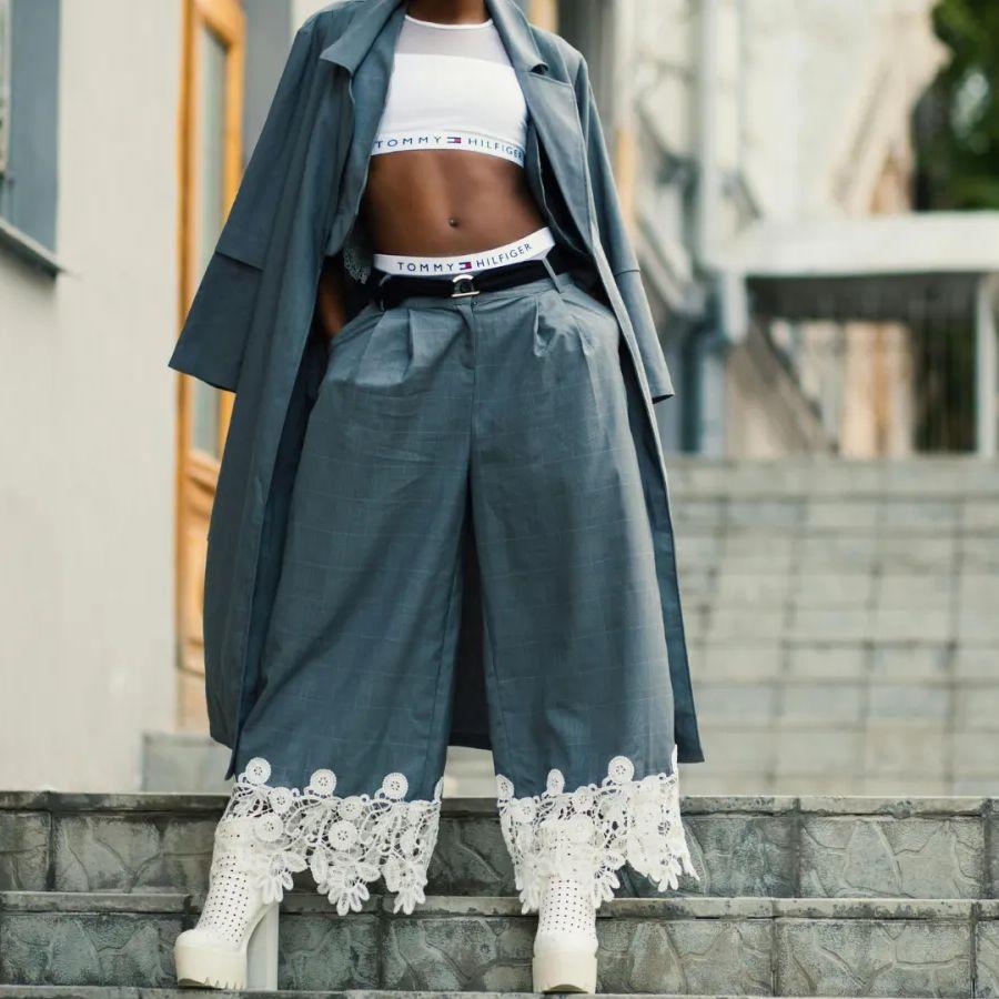 Mặc quần baggy jean đi giày gì để sành điệu, phong cách hơn