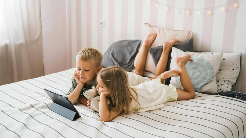 Trẻ trằn trọc, khó ngủ thiếu chất gì? Biện pháp giúp trẻ ngủ ngon