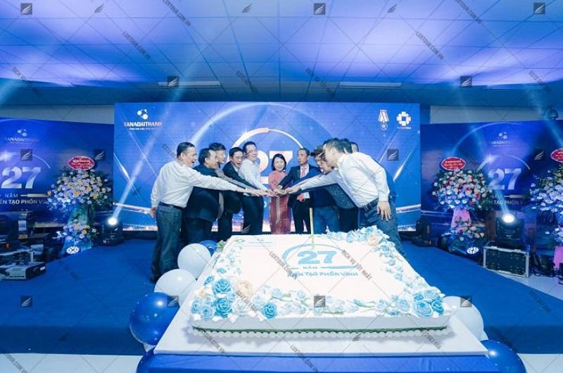 Tri ân khách hàng tiếng anh là gì? Lời tri ân bằng tiếng anh