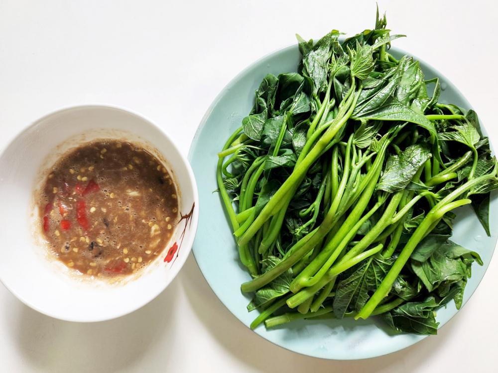 Rau lang không có mắm cái nghe “trớt quớt”