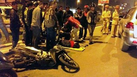 Hà Nội: Dân dựng xe chặn đầu ô tô gây tai nạn định bỏ chạy