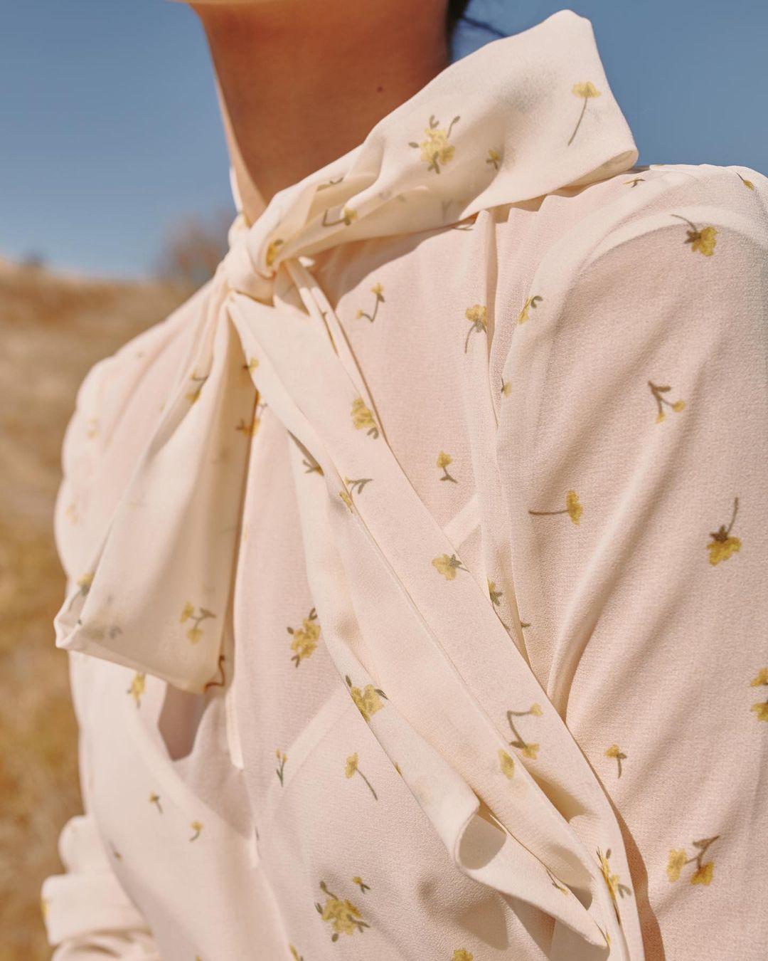 Chào đón mùa Hè cùng muôn vẻ áo thắt nơ nữ tính và sành điệu