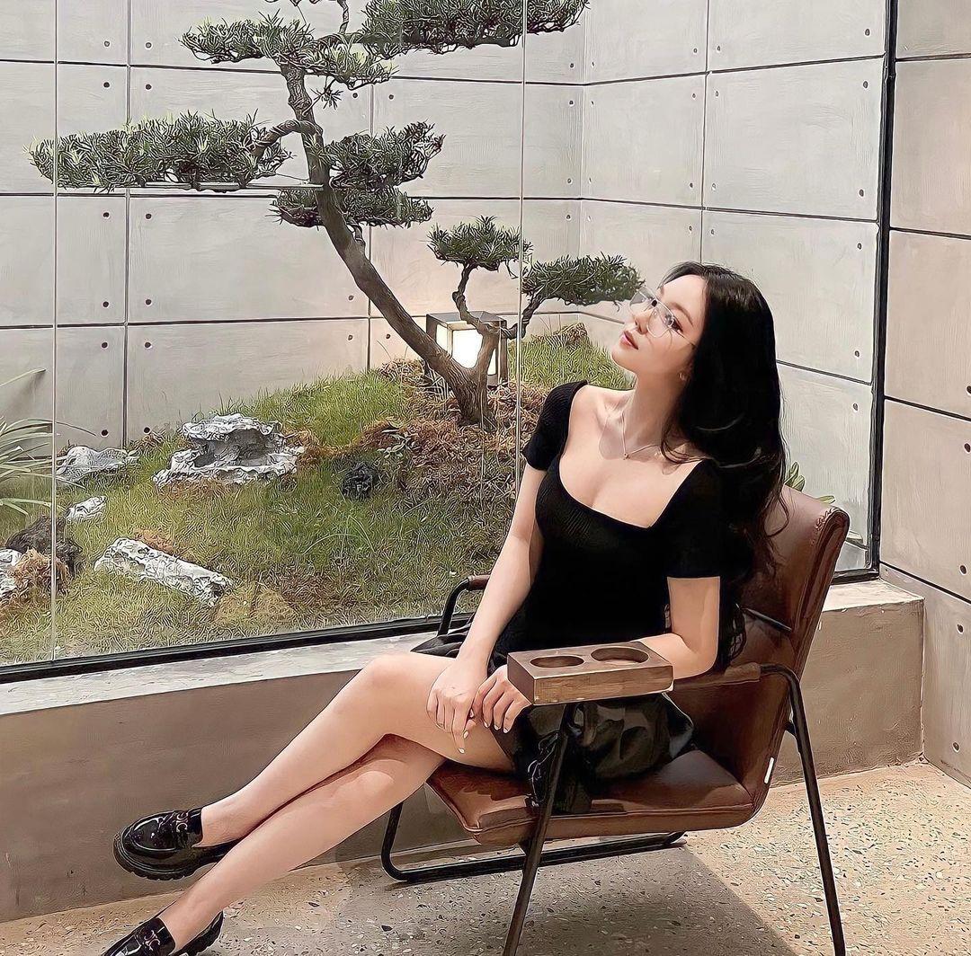 Bổ sung các kiểu áo cổ vuông từ 3 local brand vào tủ đồ mùa Hè nhân dịp sale 7/7